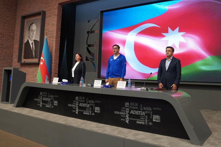 Fərid Qayıbov idmançılar və məşqçilərlə görüşdü