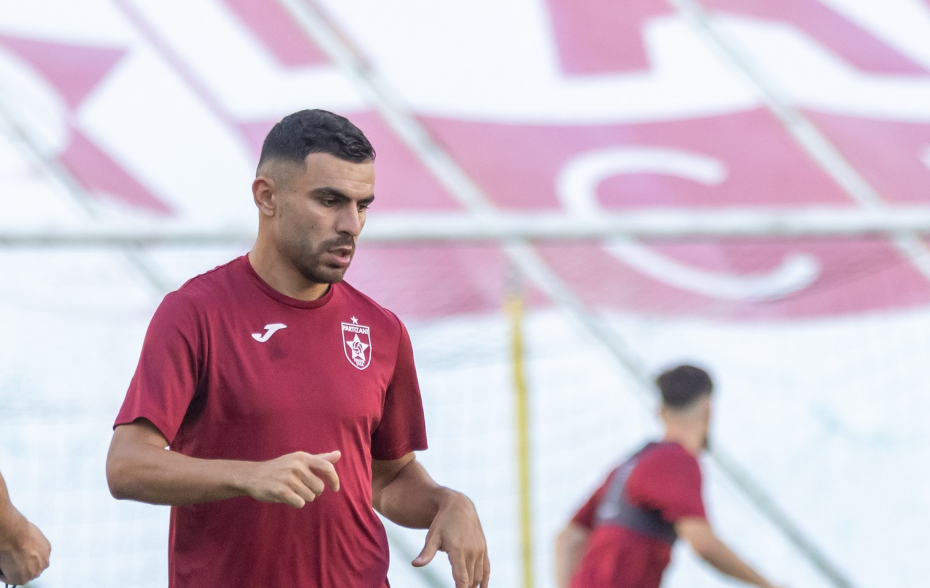 Vüsal oynadı, komandası səfərdə uduzdu