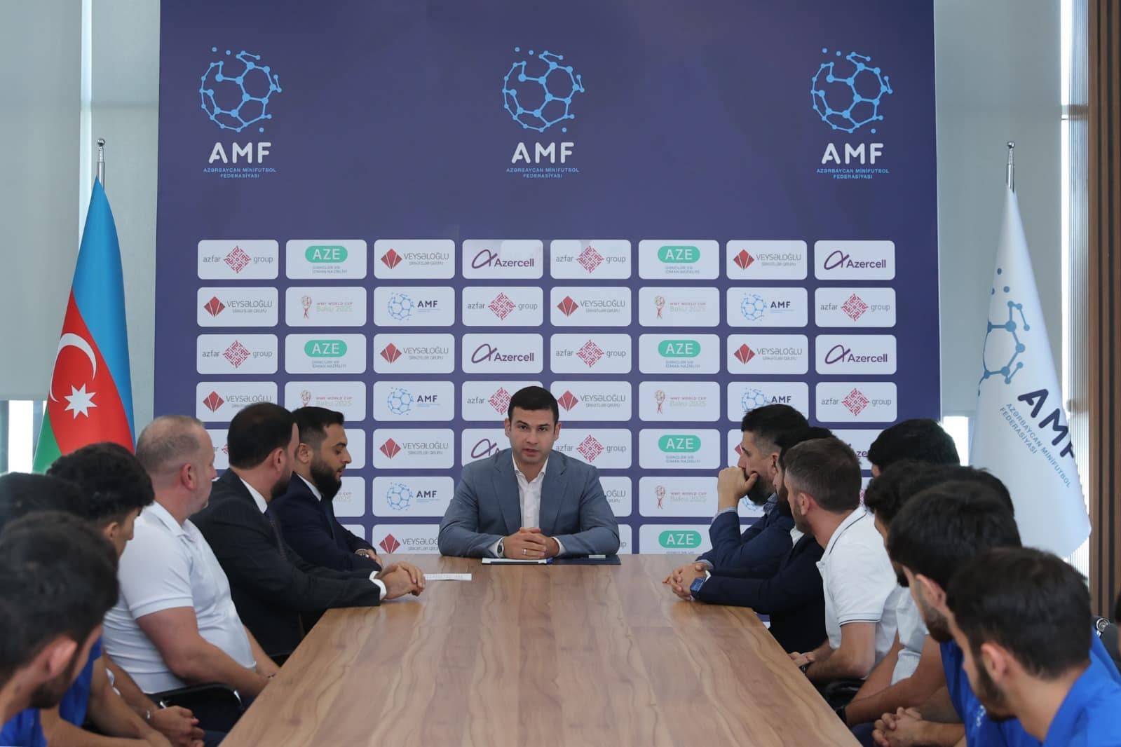 Orxan Məmmədov dünya çempionatına yollanacaq komanda ilə görüşüb