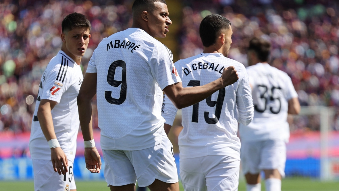 Mbappe çilili forvardın rekordunu yenilədi