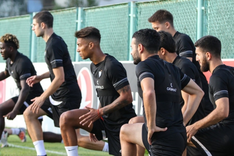 “Neftçi” “Rapid”lə cavab oyununa yeni transferi ilə birgə hazırlaşır