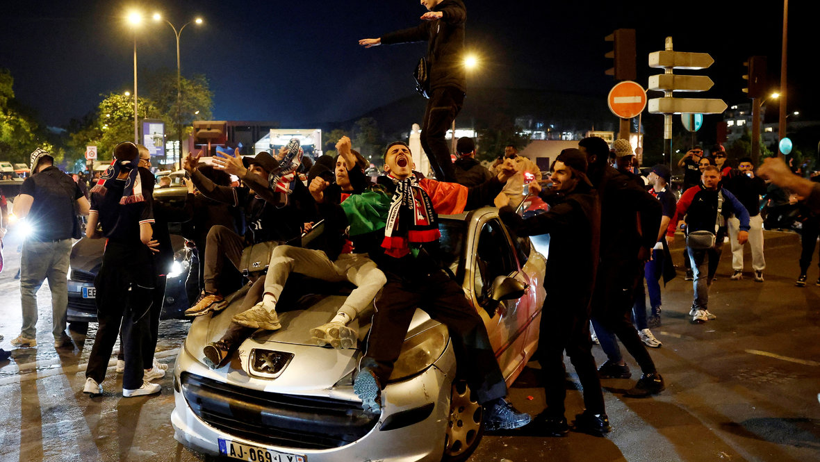 PSJ finala yüksəldi, fanatlar Parisdə aləmi bir-birinə qatdı