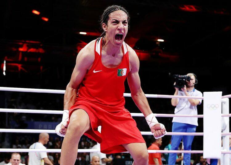 Qalmaqallı boksçu Trampı və İlon Maskı məhkəməyə verib