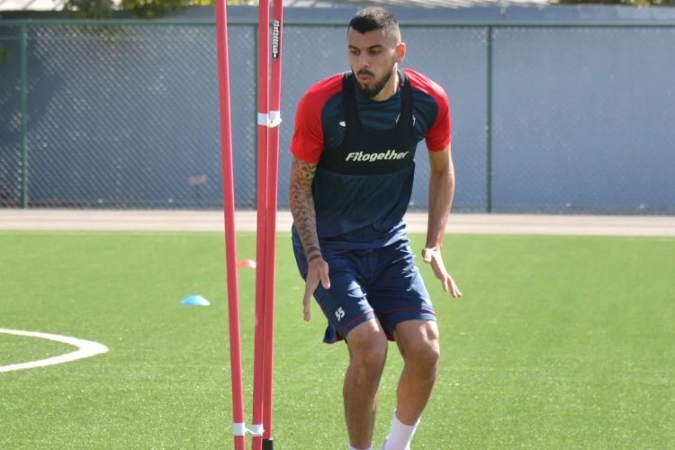 Adil Nağıyev karyerasını hansı klubda davam etdirəcək?