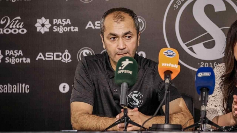 "Professor" 2 "tələbəni kəsdi" : "Futbolçu özündən çox birinci komandanı fikirləşməlidi"