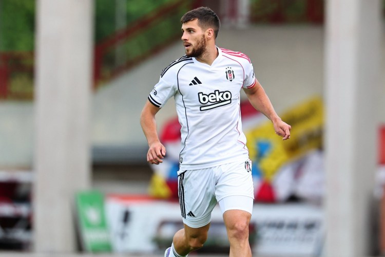 "Beşiktaş" müdafiəçisi ilə yollarını ayırdı