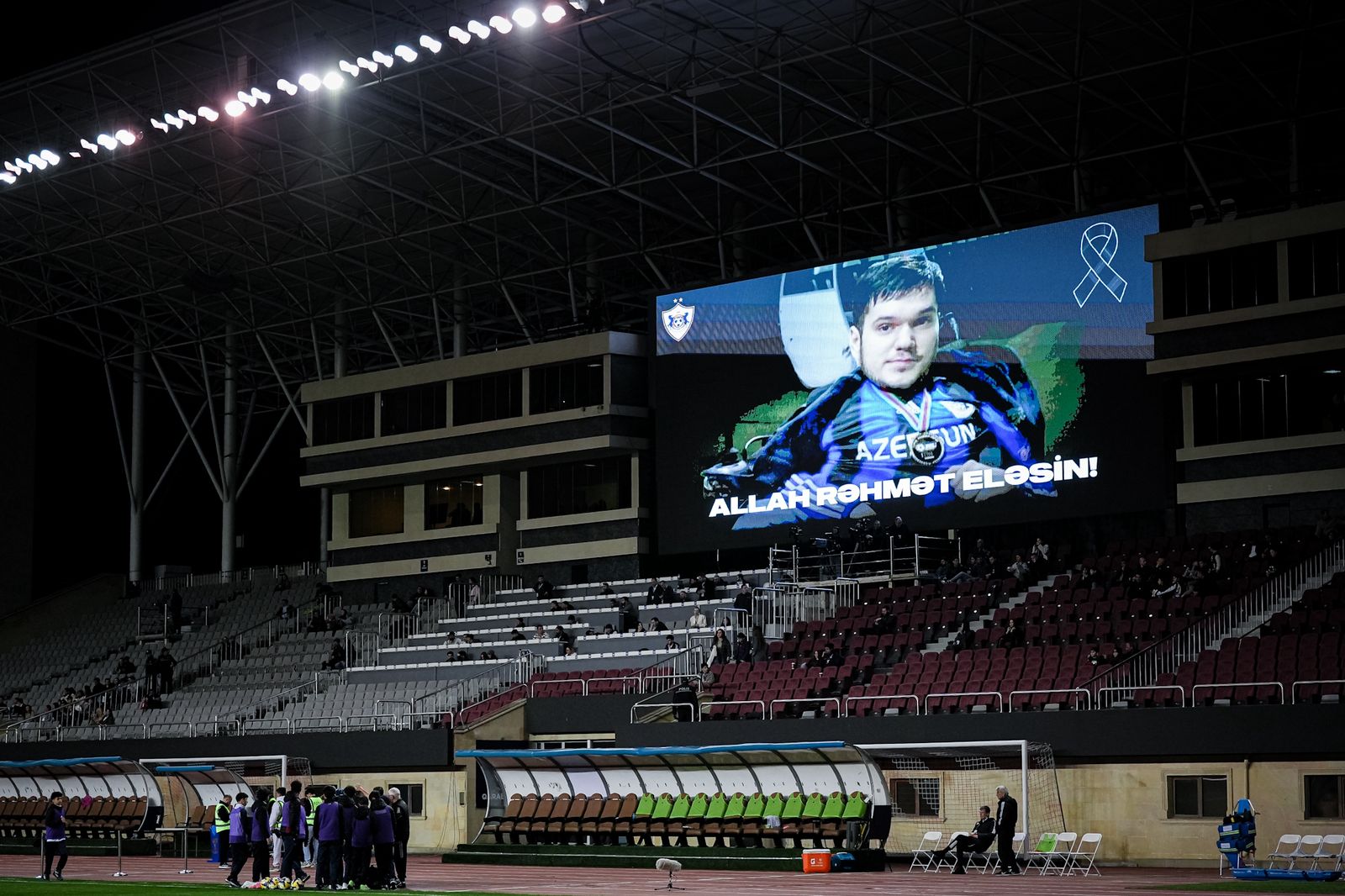 "Qarabağ" dünyasını dəyişmiş azarkeşinin xatirəsini yad etdi