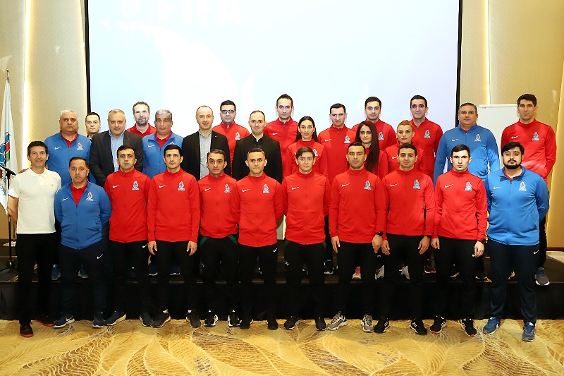 FİFA referilərinə emblem təqdim olunub