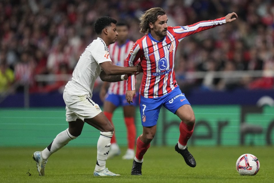 Fransalı futbolçu milli karyerasını başa vurub