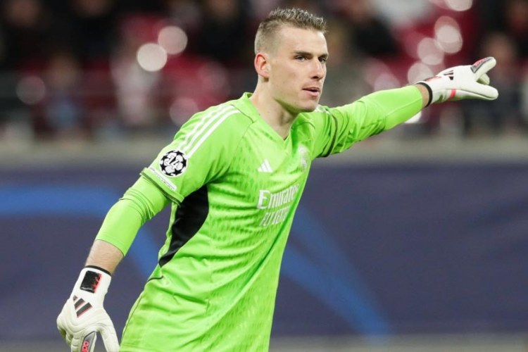 "Real" qapıçısını satışa çıxardı