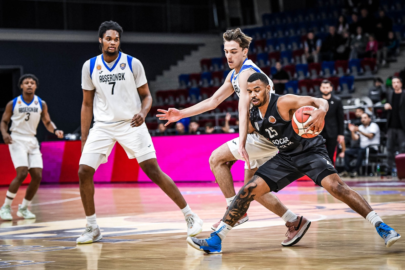 ABL: V tura yekun vurulur