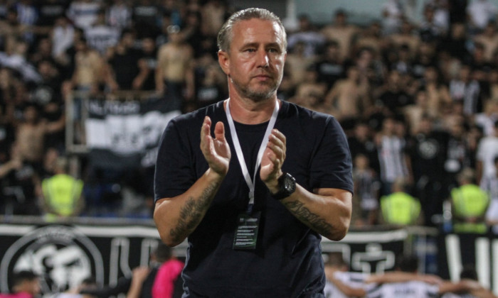 “Neftçi”nin baş məşqçisi Rumıniya yığmasında?