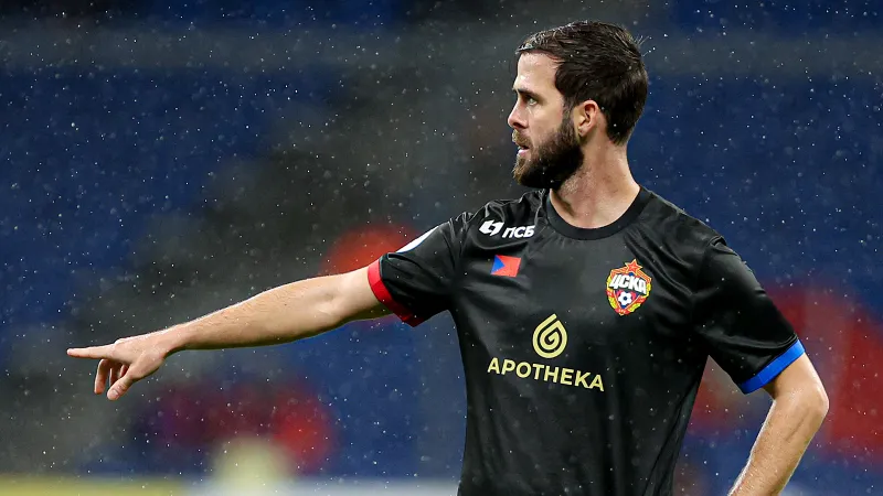 "Yuventus" və "Barselona"nın keçmiş yarımmüdafiəçisi karyerasını bitirdi