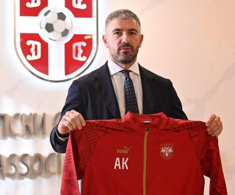 Veteran futbolçu millinin "sükanı arxasına" keçdi