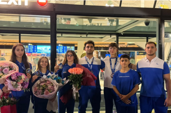Akrobatika gimnastikası üzrə Dünya çempionatının medalçıları vətənə qayıdıblar