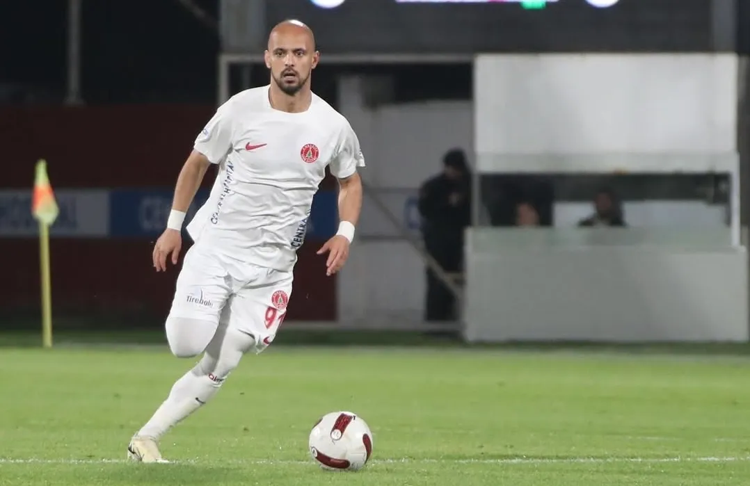 Coşqun Diniyevin komandası qələbəni əldən verdi