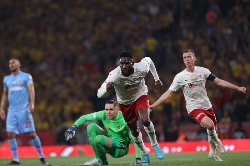 “Sivasspor”dan tarixi zəfər