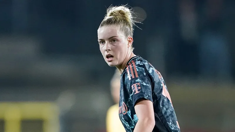 Almaniyalı futbolçu Hitlerə görə bu addımı atıb