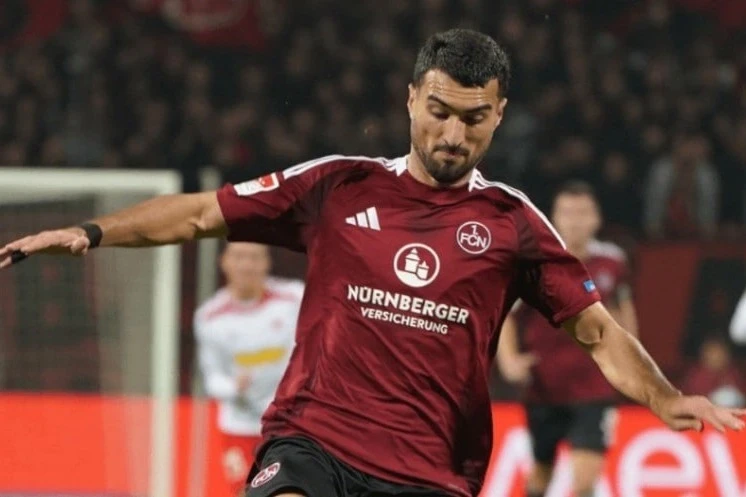 İngiltərə klubu Mahir Emreliyə təklif göndərib