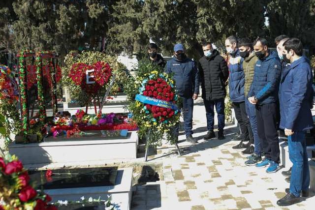 “Kəpəz”in kollektivi şəhidin məzarını ziyarət etdi