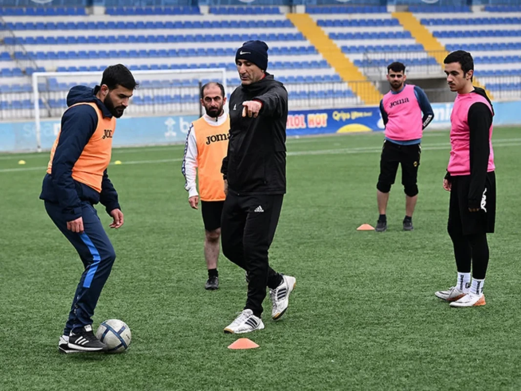 D kateqoriyalı məşqçi kursları davam edir