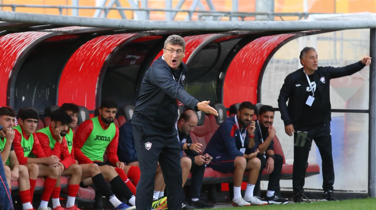 Kaxaber Tsxadadze: "İngiltərədə belə epizodlarda dərhal qırmızı vərəqə vermirlər"