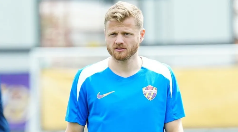 Sabiq “Qalatasaray”lı 33 yaşında karyerasını bitirdi