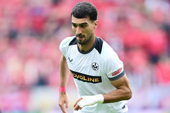 Mahir Emreliyə iki ölkədən maraq