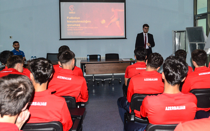 U-17 millimiz üçün danışılmış oyunlara qarşı sessiya keçirilib