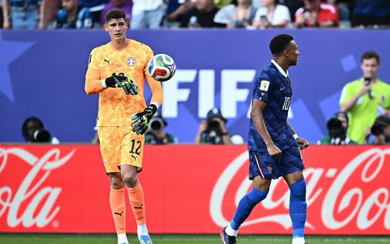 Mbappe paraqvaylı qapıçının təbrikini qəbul etməyib