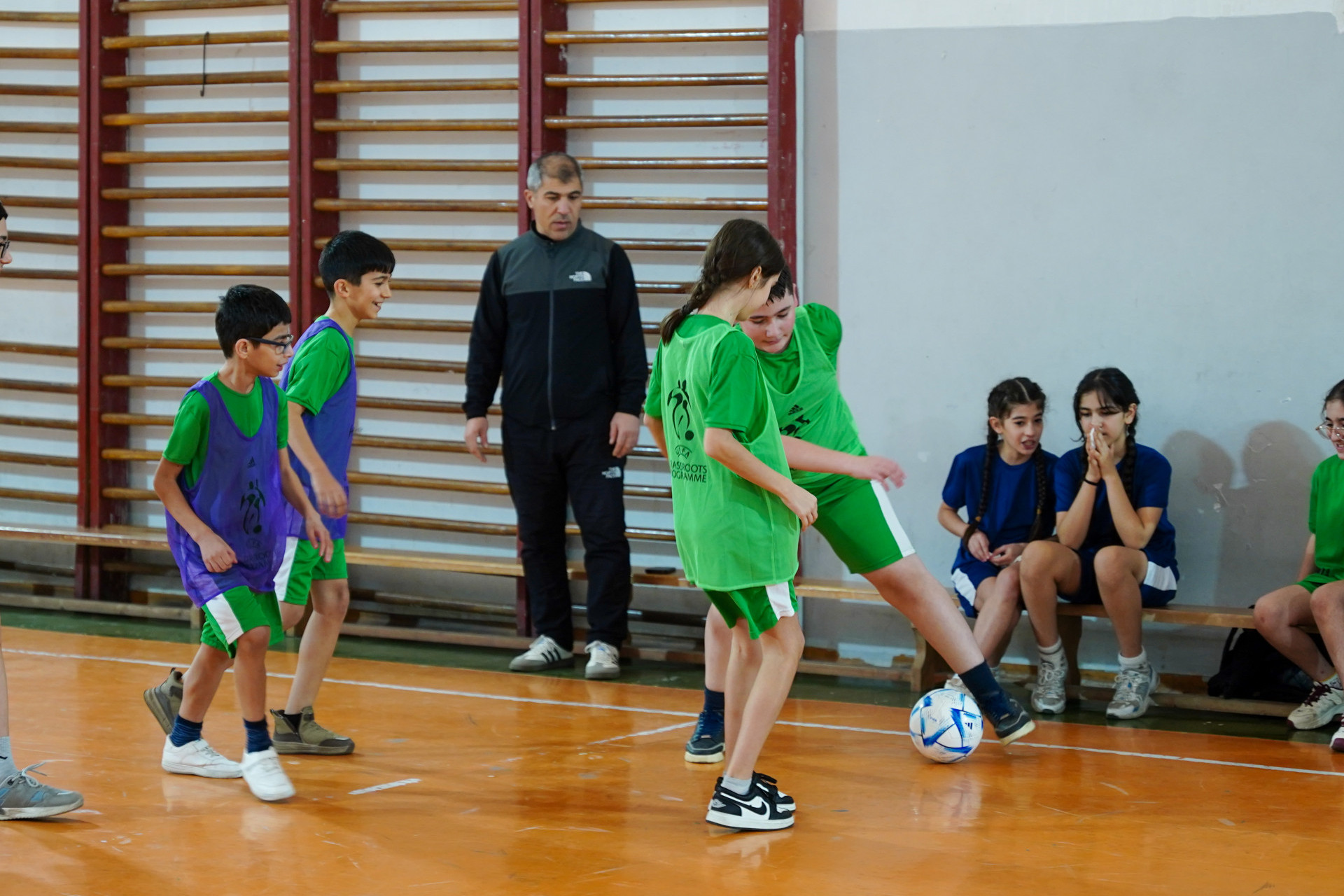 “Məktəblərdə Futbol Dərsi” layihəsi davam edir