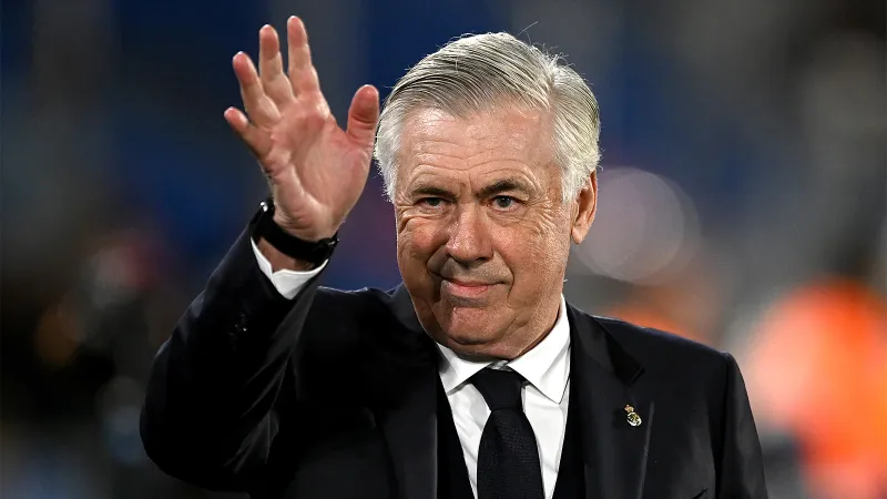 Brazliya futbolunun əfsanəsi Karlo Ançelottini sərt tənqid etdi