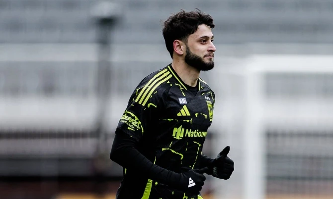 Nəriman Axundzadə komandasının qələbəsini kənardan izlədi