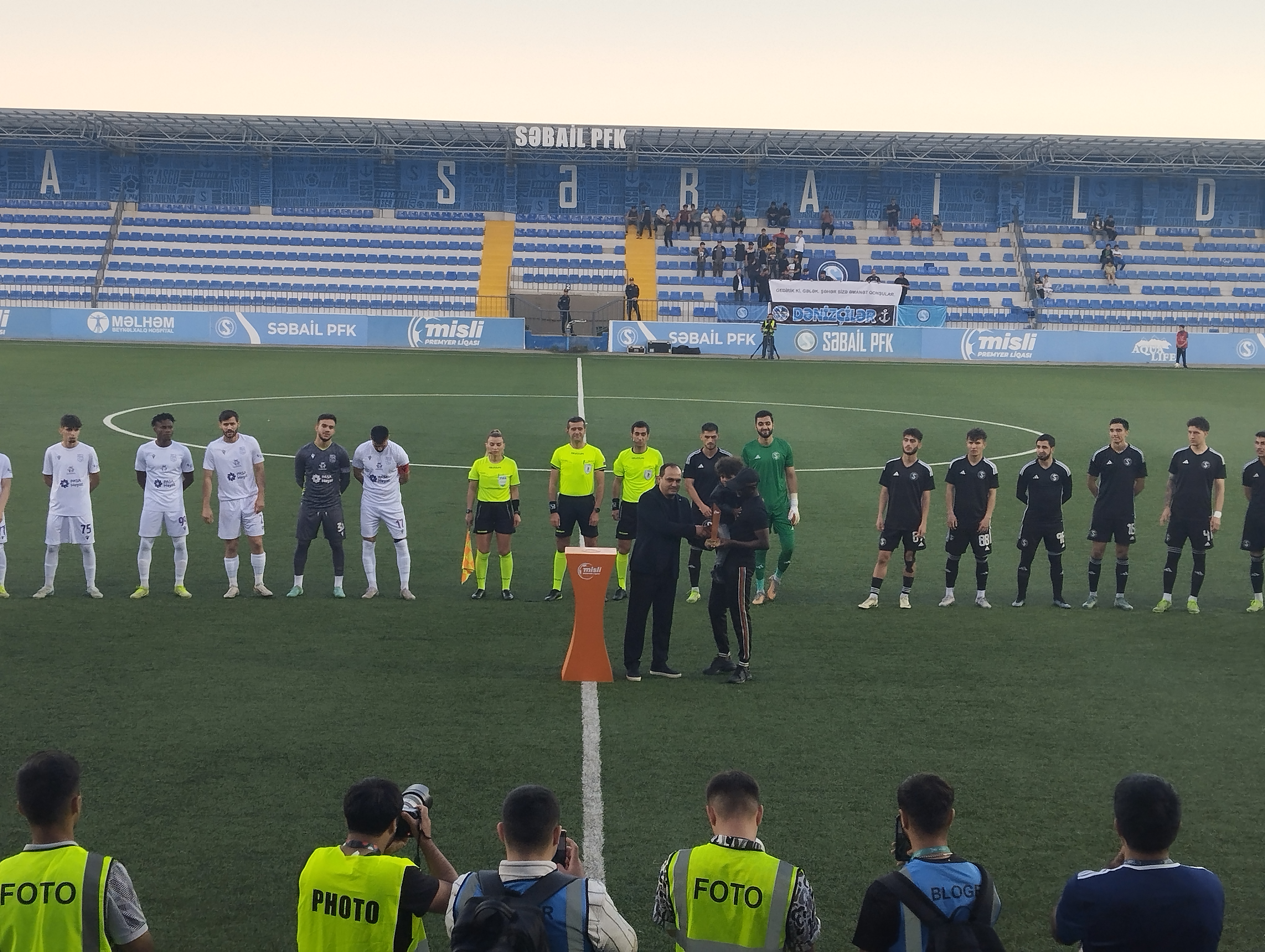 David Qomis mükafatlandırıldı