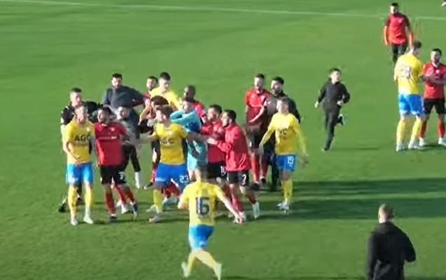 "Dava onun tərbiyəsizliyinə görə baş verdi və cavabını verməkdə haqlı idim, nə olubsa, hələ az olub"