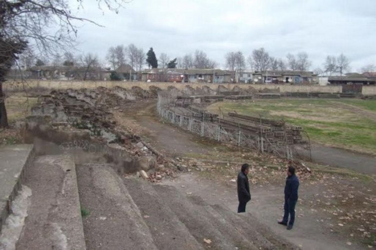 Azərbaycanda əfsanəvi futbolçunun adını daşıyan arena təmir olunacaq