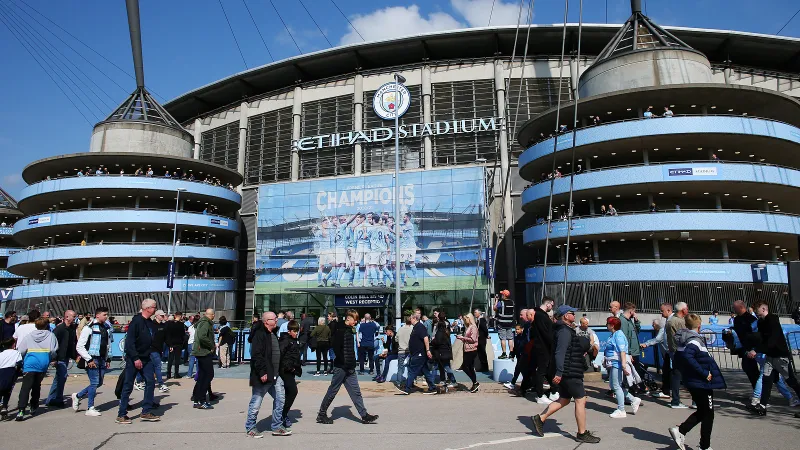 "Mançester Siti" 18 yaşlı futbolçu ilə 5 illik müqavilə bağlayıb
