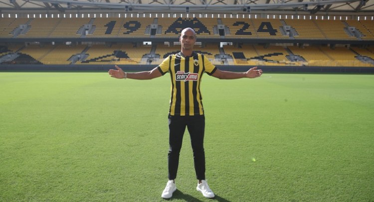 "Beşiktaş" futbolçusu ilə yollarını ayıracaq