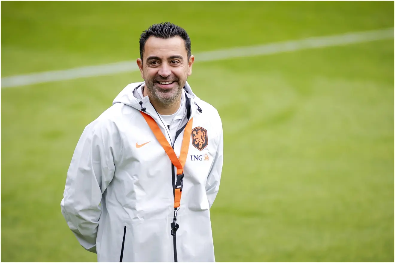 Xavi iki ildən sonra məşqçiliyə qayıdır