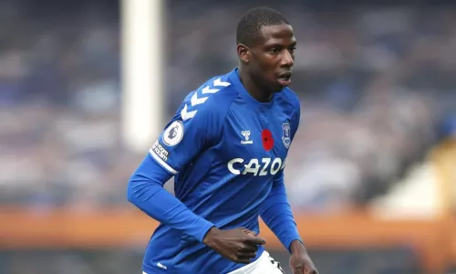 “Everton”un sabiq yarımmüdafiəçisi Səudiyyə klubu ilə müqavilə bağladı