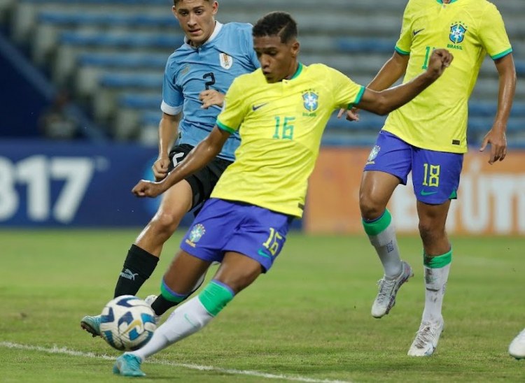 "Barselona" və "Çelsi" braziliyalı gənc üçün mübarizə aparır