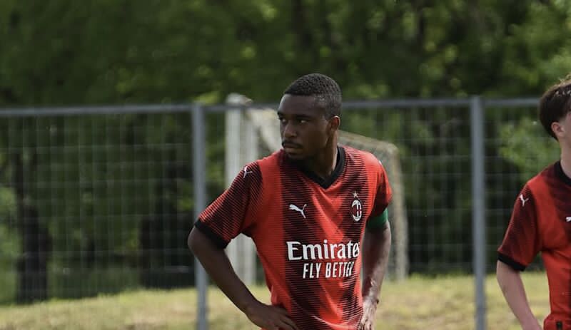 Zeedorfun oğlu "Milan"ın gənclər komandasında debüt etdi