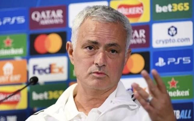 Mourinyo "Real"la pley-off oyunlarından danışdı