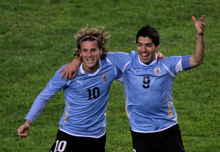 Forlan Suaresin qayıdışına yaşıl işıq yandırdı