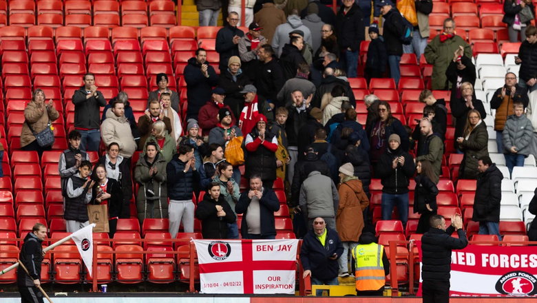 İngiltərədə azarkeş stadionda dünyasını dəyişdi, oyun yarımçıq qaldı