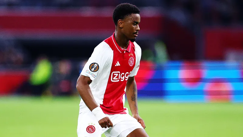 “Çelsi” 43 milyon avroya müdafiəçi aldı