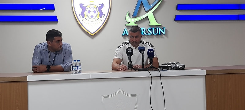 Qurban Qurbanov razı qalmadığı futbolçusunun adını açıqladı: "Bəlkə də haqqında danışmaq  Şeydayevə təsir edir"