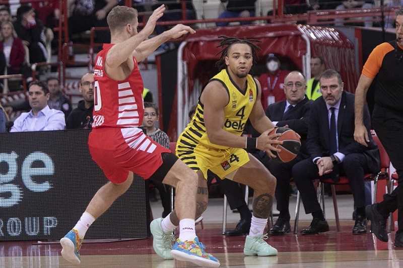 "Fənərbaxça" iki oyunçusu ilə sağollaşdı