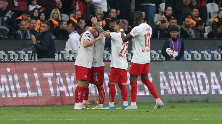 Türkiyə Super Liqasına yüksələn 3-cü komanda da bəlli oldu