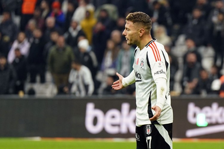 "Beşiktaş" hücumçusu ilə yollarını ayıracaq